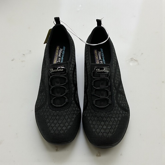 Skechers Shoes - Skechers Breathe Easy Infi-Knity Slip-on sneaker women’s NWT SIZE 10